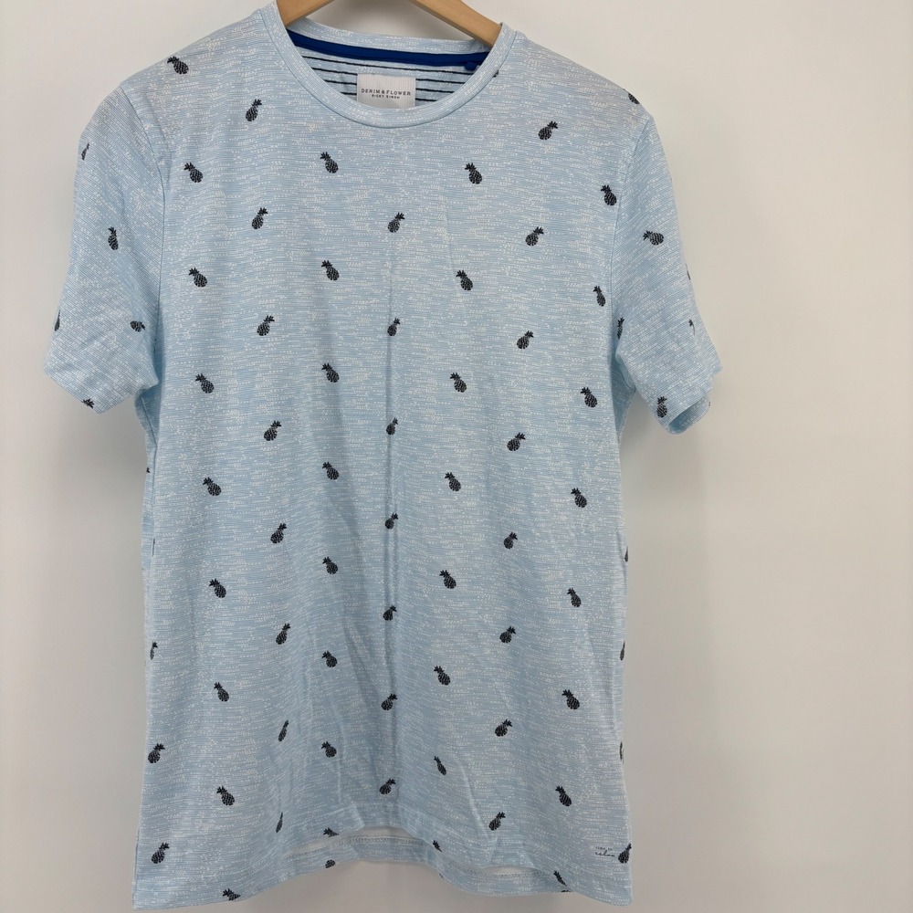 Denim‎ & Flower Pineapple T-Shirt Mens Medium Blue Excellent Tropical Striped